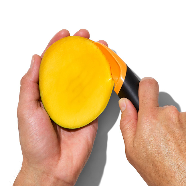 Good Grips Mango Slicer With Scoop - Image 4