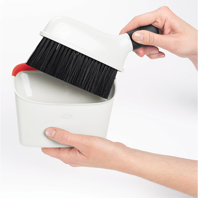 Good Grips Compact Dustpan & Brush Set - Image 3