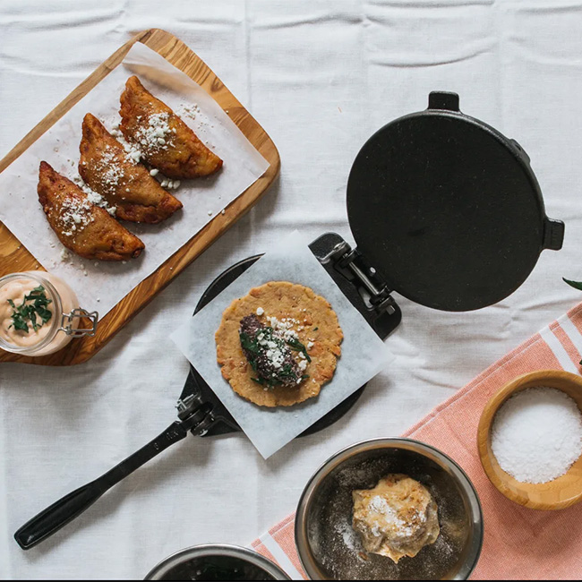 Seasoned Cast Iron Tortilla Press, 25cm - Image 3