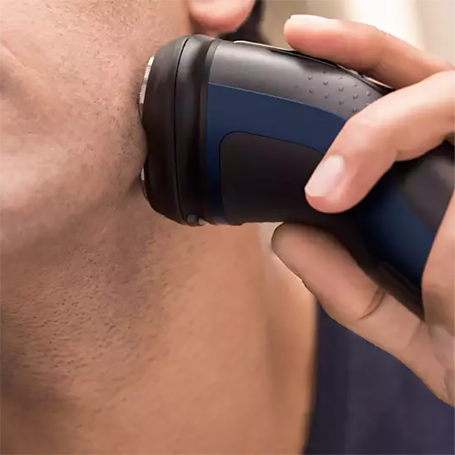 Series 1000 Wet Or Dry Electric Shaver With Pop-Up Trimmer - Image 5