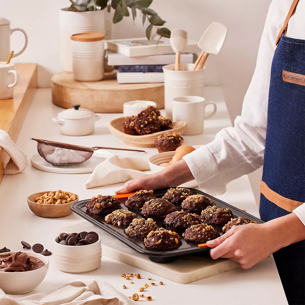 Non-Stick 12 Cup Muffin Pan - Image 4